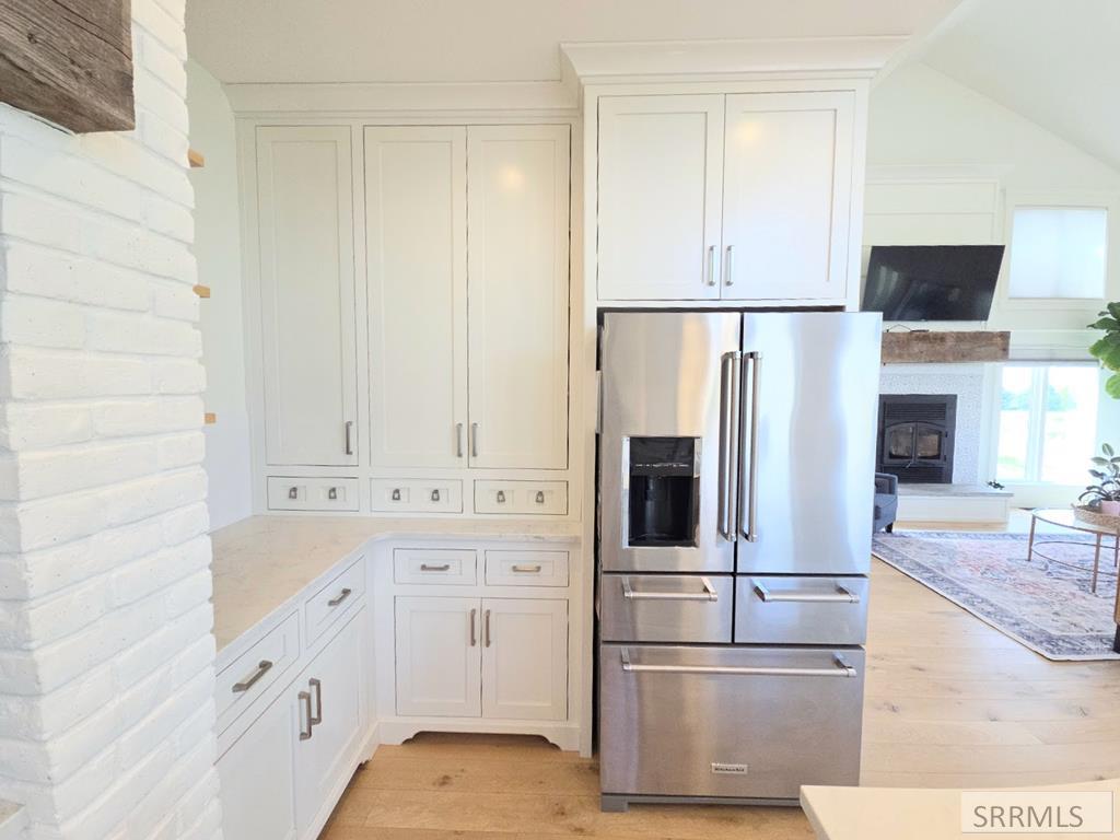 2155 Foothill Road Idaho Falls, ID 83401 - Photo 15 of 78 CRISP CLEAN WHITE CABINETS!