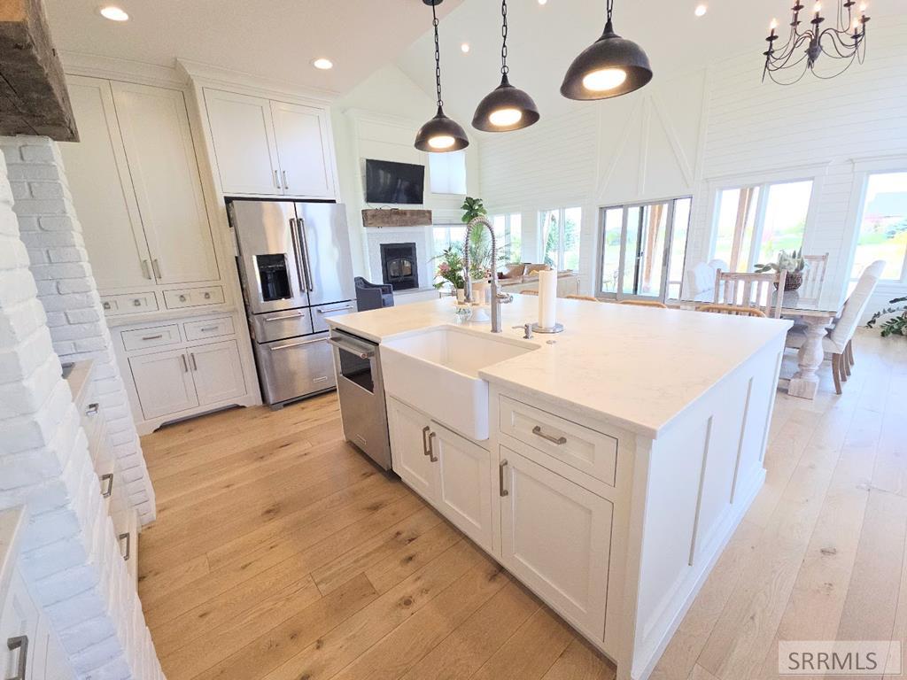2155 Foothill Road Idaho Falls, ID 83401 - Photo 17 of 78 ISLAND WITH FARM SINK!