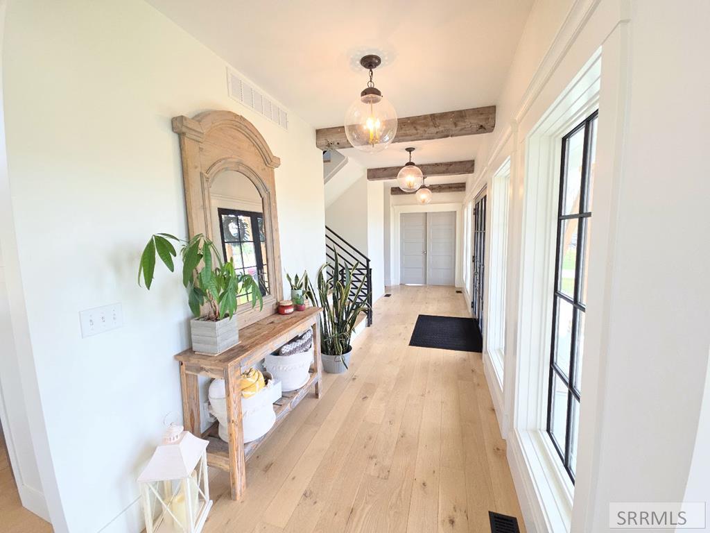 2155 Foothill Road Idaho Falls, ID 83401 - Photo 25 of 78 FRONT HALLWAY!
