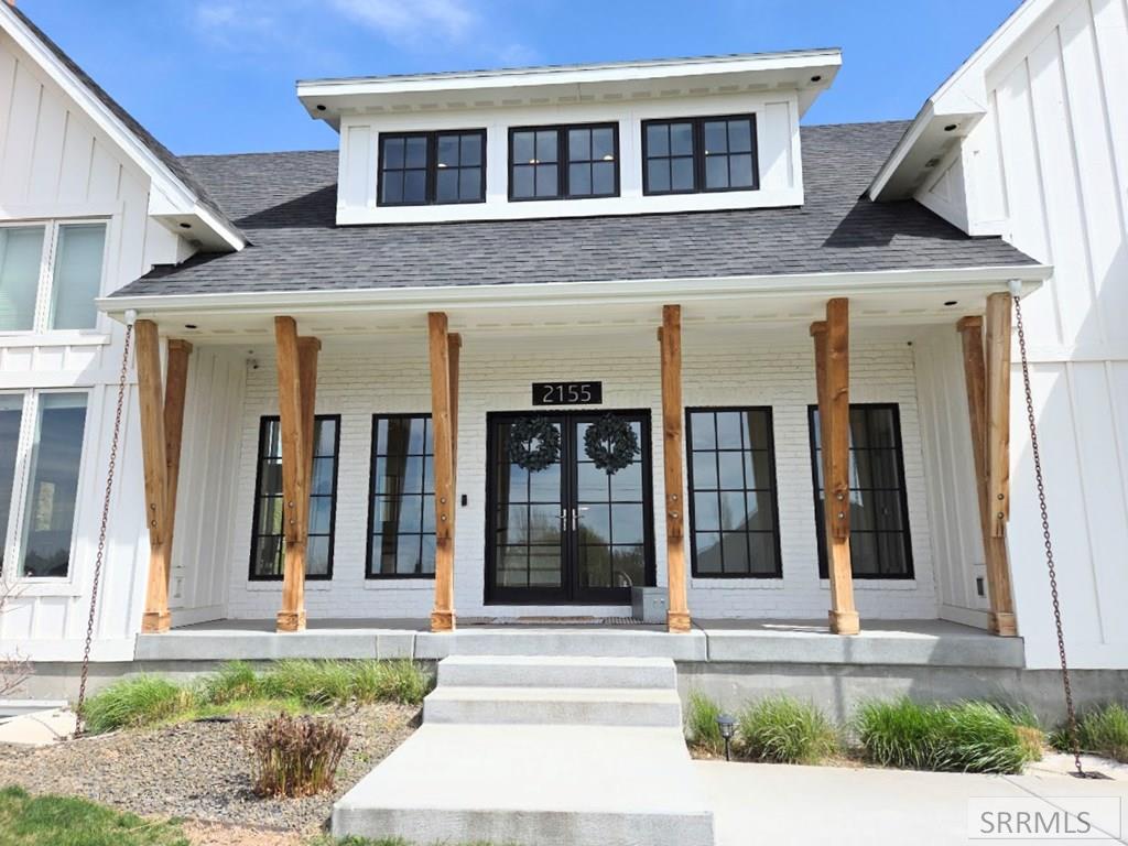 2155 Foothill Road Idaho Falls, ID 83401 - Photo 3 of 78 TRADITIONAL COVERED PORCH!