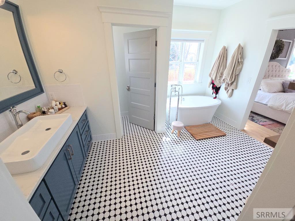 2155 Foothill Road Idaho Falls, ID 83401 - Photo 34 of 78 STAND-ALONE TUB & TOILET CLOSET!