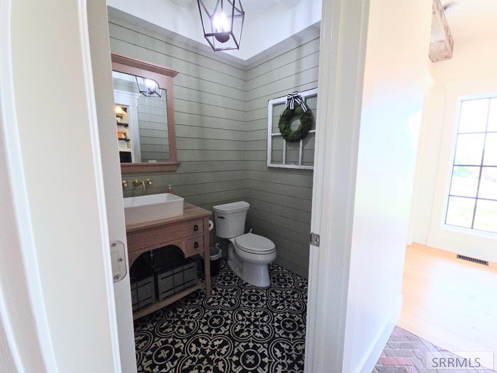 2155 Foothill Road Idaho Falls, ID 83401 - Photo 38 of 78 1/2 BATH