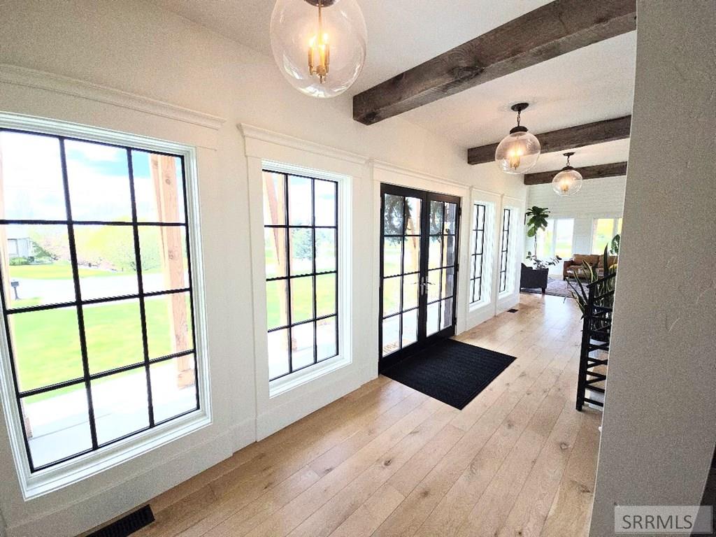 2155 Foothill Road Idaho Falls, ID 83401 - Photo 4 of 78 SUNNY ENTRYWAY!