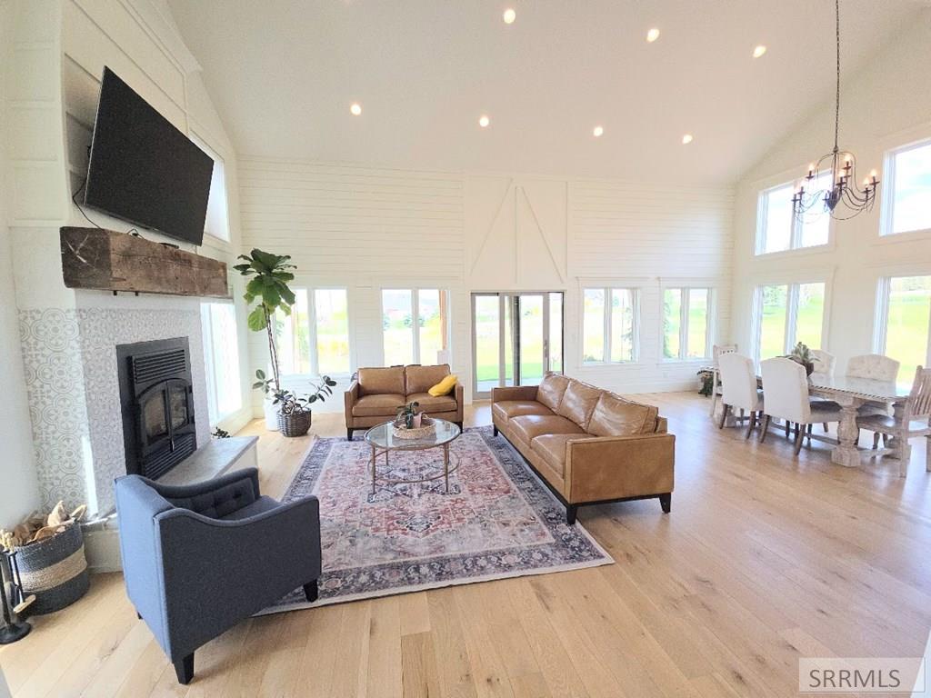 2155 Foothill Road Idaho Falls, ID 83401 - Photo 5 of 78 BRIGHT & OPEN!