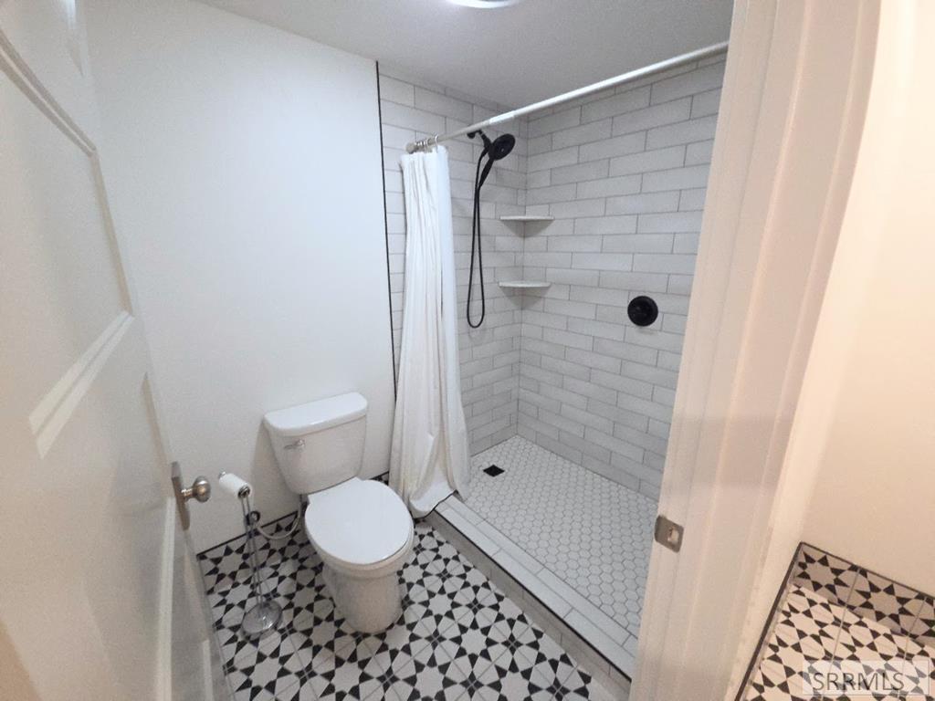 2155 Foothill Road Idaho Falls, ID 83401 - Photo 74 of 78 HUGE WALK-IN SHOWER!