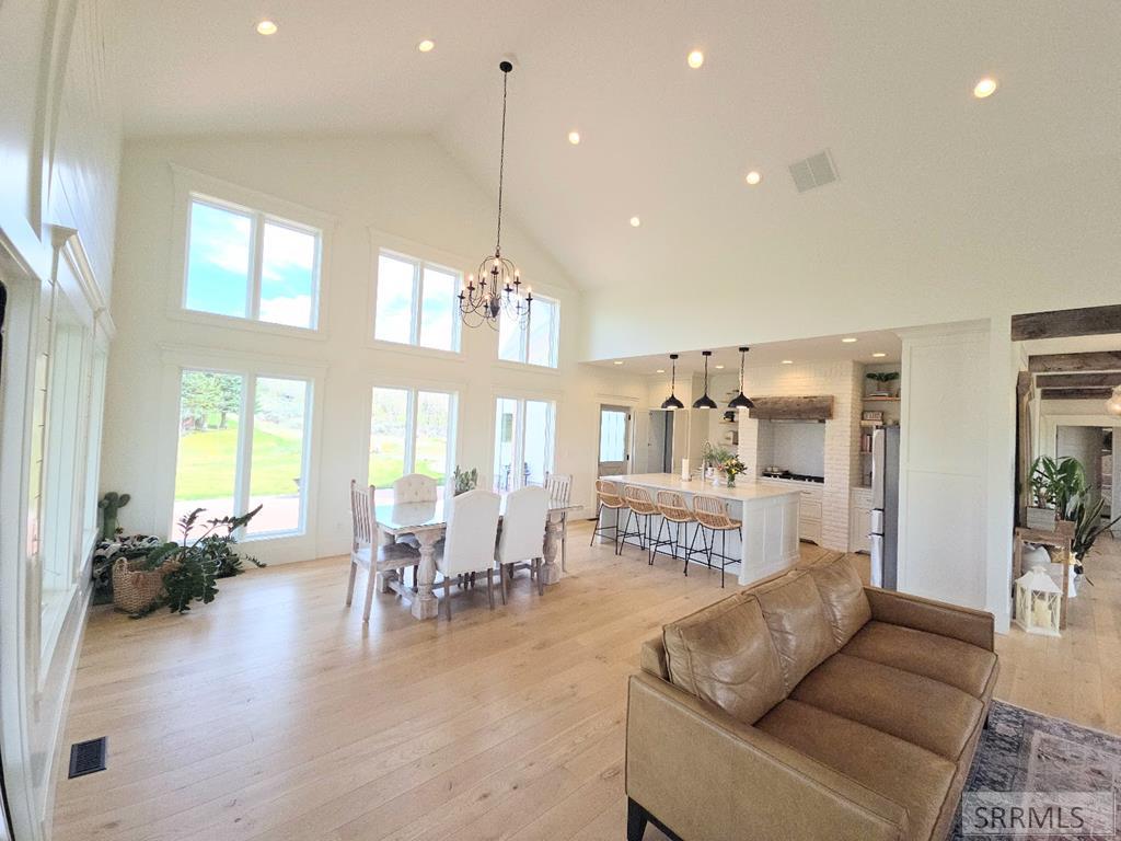 2155 Foothill Road Idaho Falls, ID 83401 - Photo 10 of 78 VAULTED CEILING!