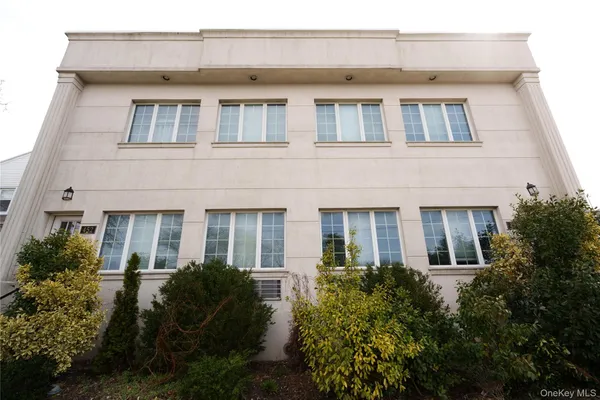 $3,000 | 315 West Broadway, Unit 1N, Long Beach, NY 11561