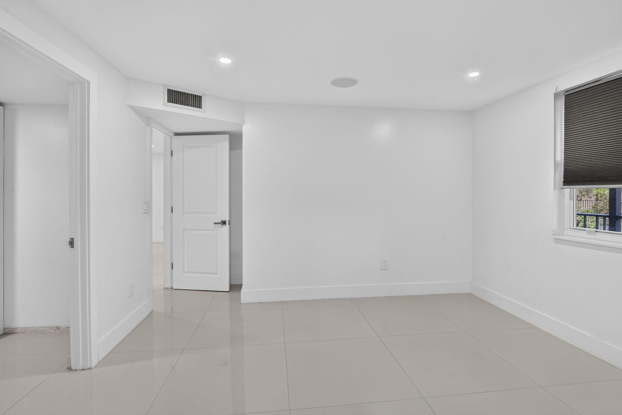 10110 Boca Entrada Boulevard, Unit 305 Boca Raton, FL 33428 - Photo 25 of 33 27-web-or-mls-DSC_2370