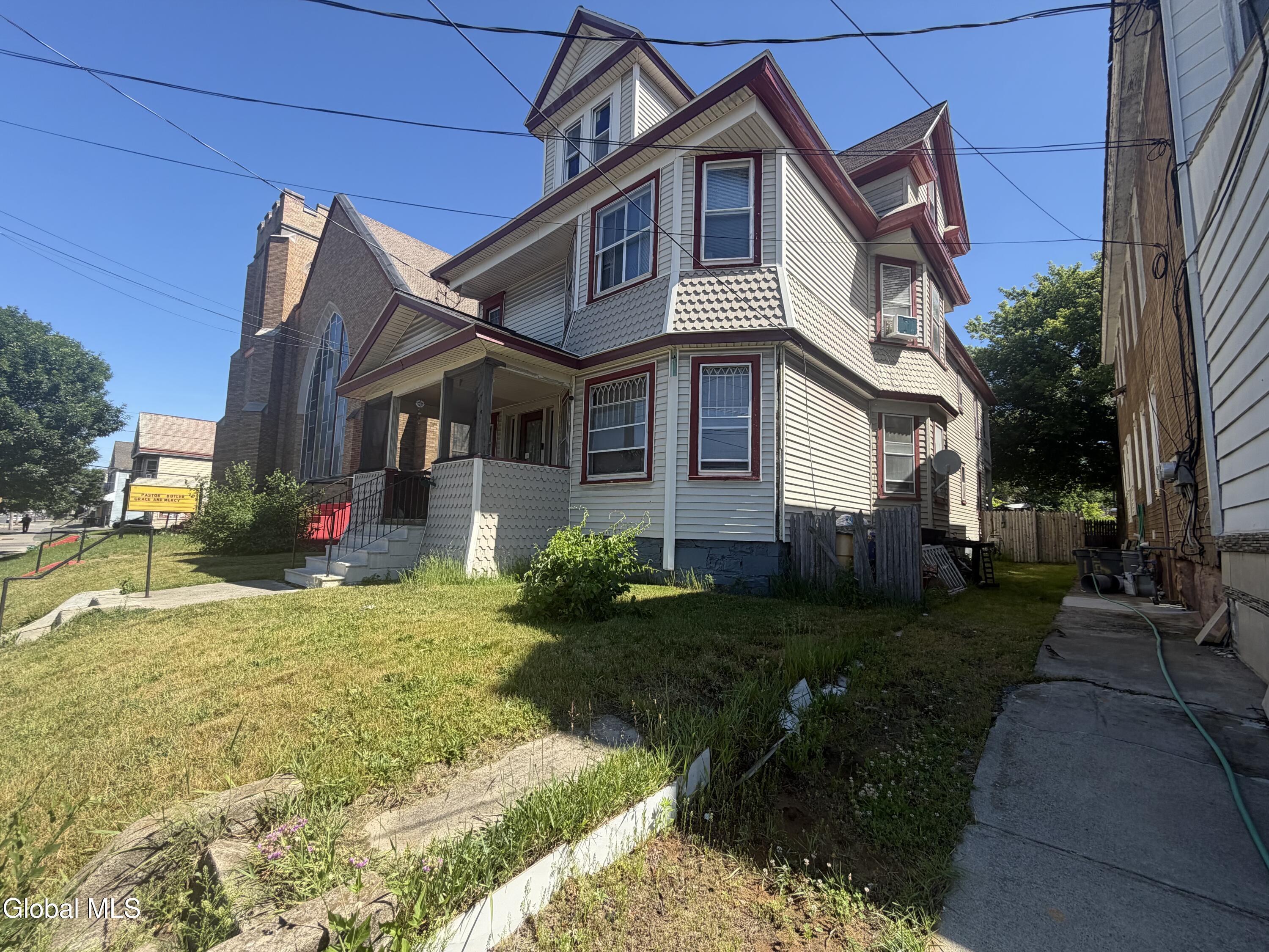1405 State Street Schenectady, NY 12304 - Photo 2 of 8 IMG_7732