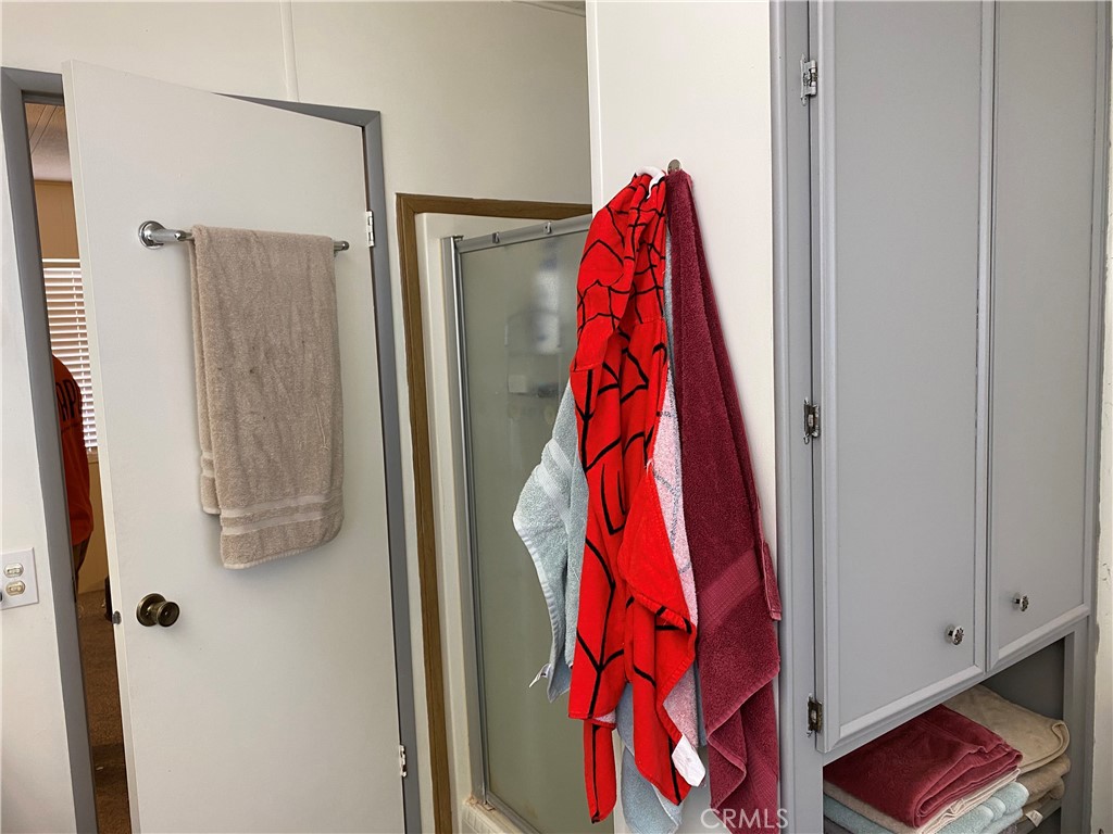 20683 Waalew Road, Unit B161 Apple Valley, CA 92307 - Photo 22 of 30 Primary Bathroom Shower
