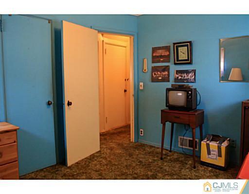 946 Raritan Road Clark, NJ 07066 - Photo 13 of 22 Gallery Image 13
