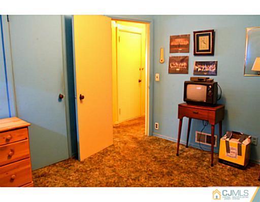946 Raritan Road Clark, NJ 07066 - Photo 15 of 22 Gallery Image 15