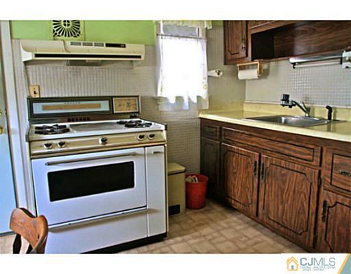 946 Raritan Road Clark, NJ 07066 - Photo 8 of 22 Gallery Image 8