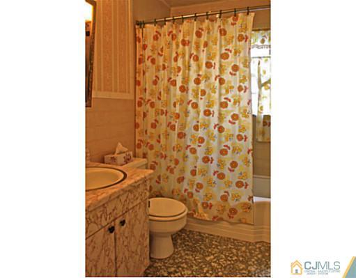 946 Raritan Road Clark, NJ 07066 - Photo 10 of 22 Gallery Image 10