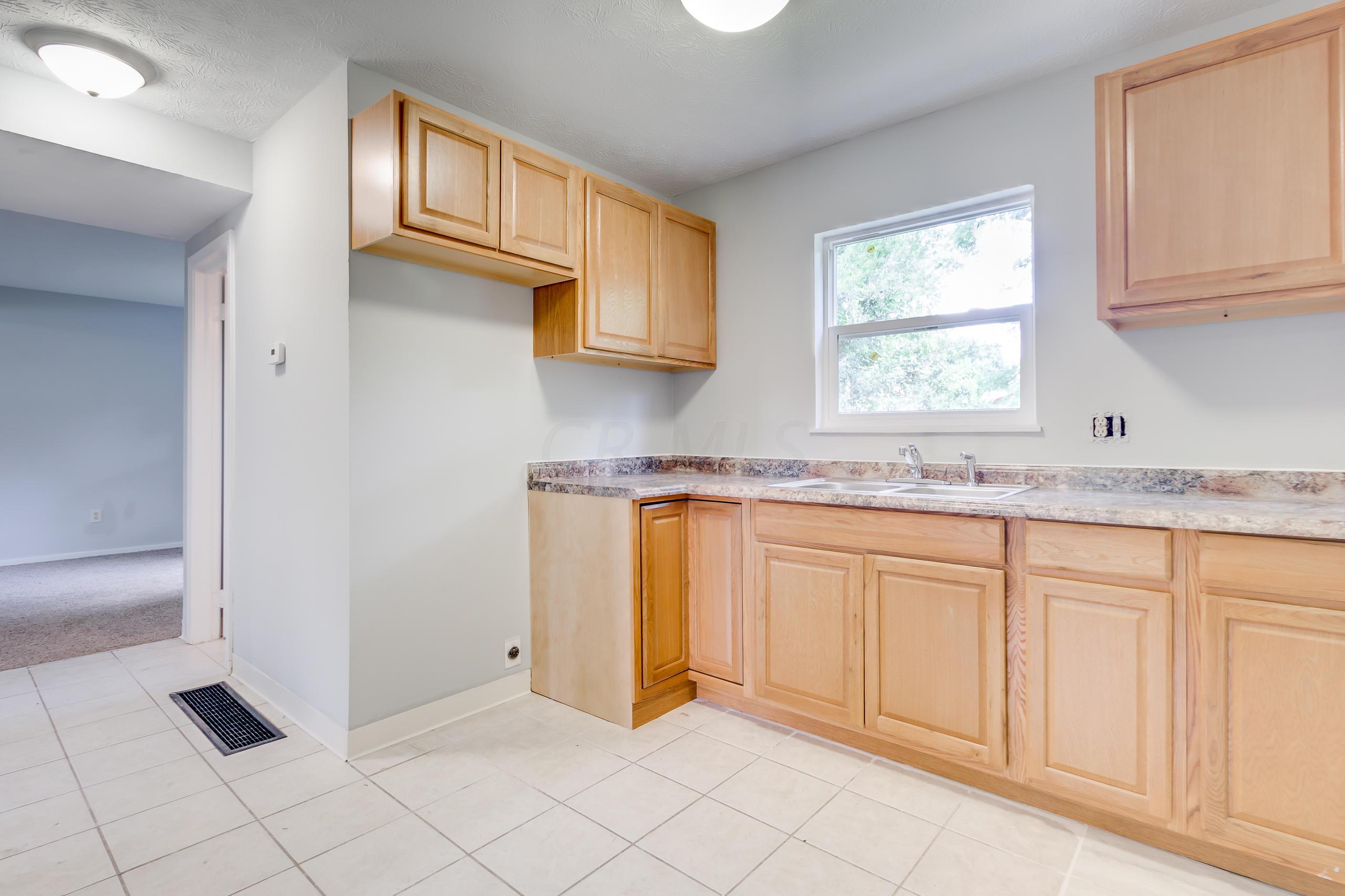 3352 Everson Road West Columbus, OH 43232 - Photo 8 of 25 Gallery Image 8