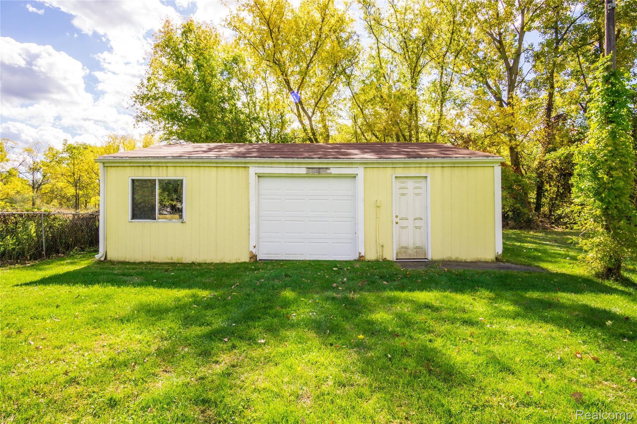 3217 Rolston Road Fenton, MI 48430 - Photo 29 of 30 Exteriors (12 of 13).JPG