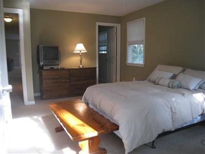46 Cap'n Jac's Road Centerville, MA 02632 - Photo 13 of 25 a bedroom with a bed and a lamp on dresser