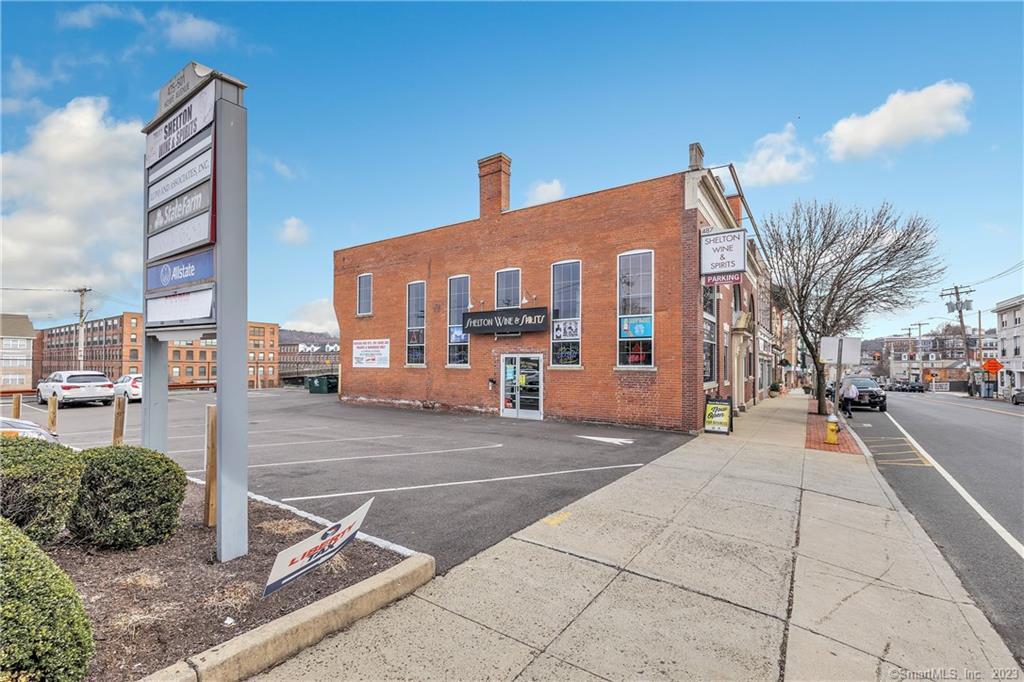 475 Howe Avenue, Unit 5 Shelton, CT 06484 - Photo 30 of 31 a view of a street with a building