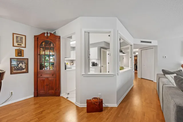 $359,000 | 3030 St Albans Mill Road, Unit 115, Minnetonka, MN 55305