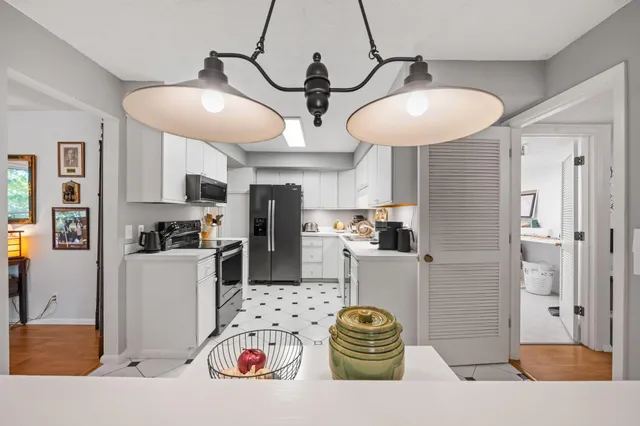 $359,000 | 3030 St Albans Mill Road, Unit 115, Minnetonka, MN 55305