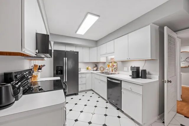 $359,000 | 3030 St Albans Mill Road, Unit 115, Minnetonka, MN 55305