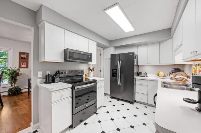 $359,000 | 3030 St Albans Mill Road, Unit 115, Minnetonka, MN 55305