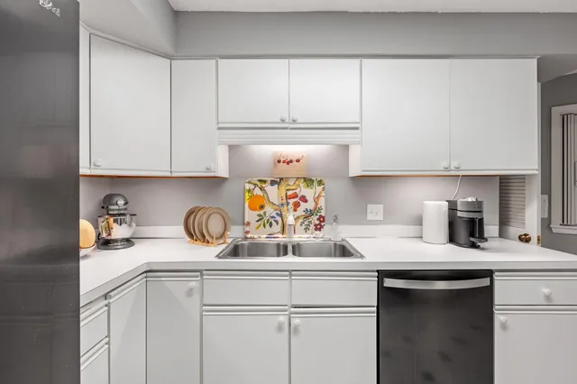 $359,000 | 3030 St Albans Mill Road, Unit 115, Minnetonka, MN 55305