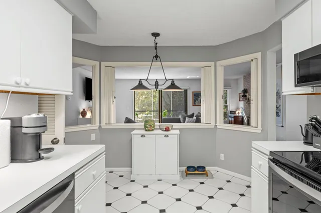 $359,000 | 3030 St Albans Mill Road, Unit 115, Minnetonka, MN 55305