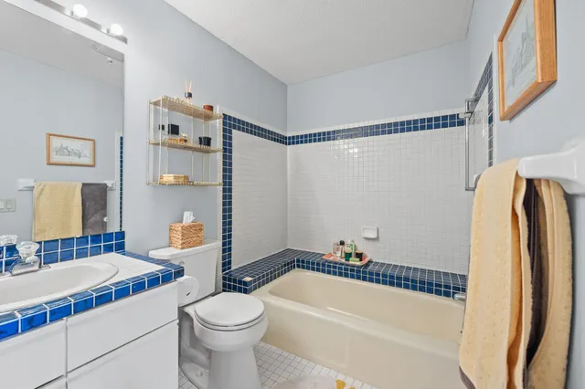 $359,000 | 3030 St Albans Mill Road, Unit 115, Minnetonka, MN 55305