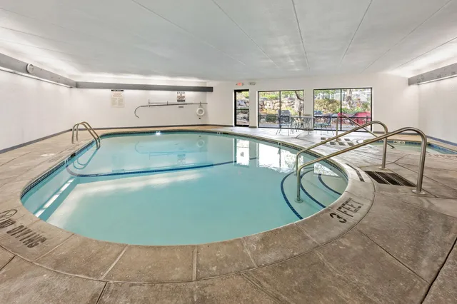 $359,000 | 3030 St Albans Mill Road, Unit 115, Minnetonka, MN 55305