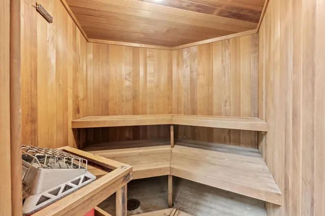 $359,000 | 3030 St Albans Mill Road, Unit 115, Minnetonka, MN 55305