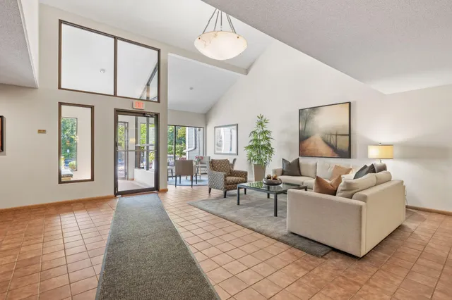 $359,000 | 3030 St Albans Mill Road, Unit 115, Minnetonka, MN 55305