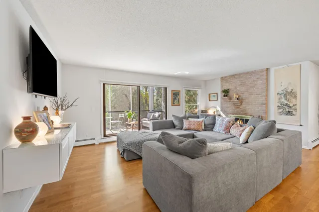 $359,000 | 3030 St Albans Mill Road, Unit 115, Minnetonka, MN 55305