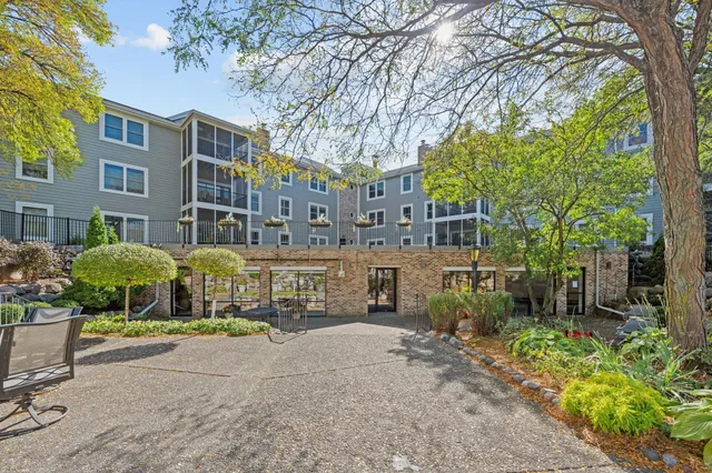 $359,000 | 3030 St Albans Mill Road, Unit 115, Minnetonka, MN 55305