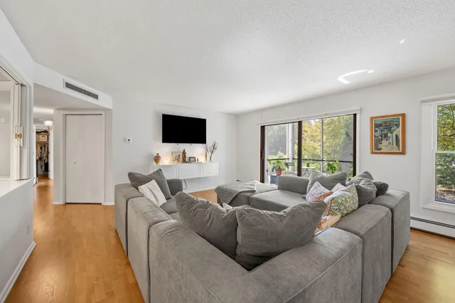 $359,000 | 3030 St Albans Mill Road, Unit 115, Minnetonka, MN 55305