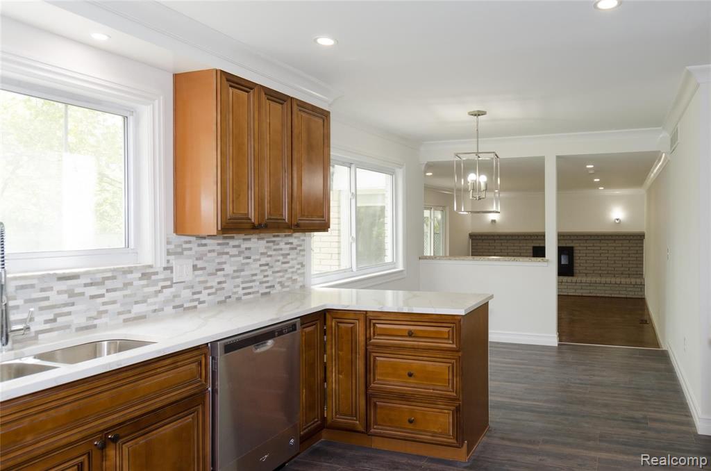 18151 Ramsgate Drive Lathrup Village, MI 48076 - Photo 23 of 47