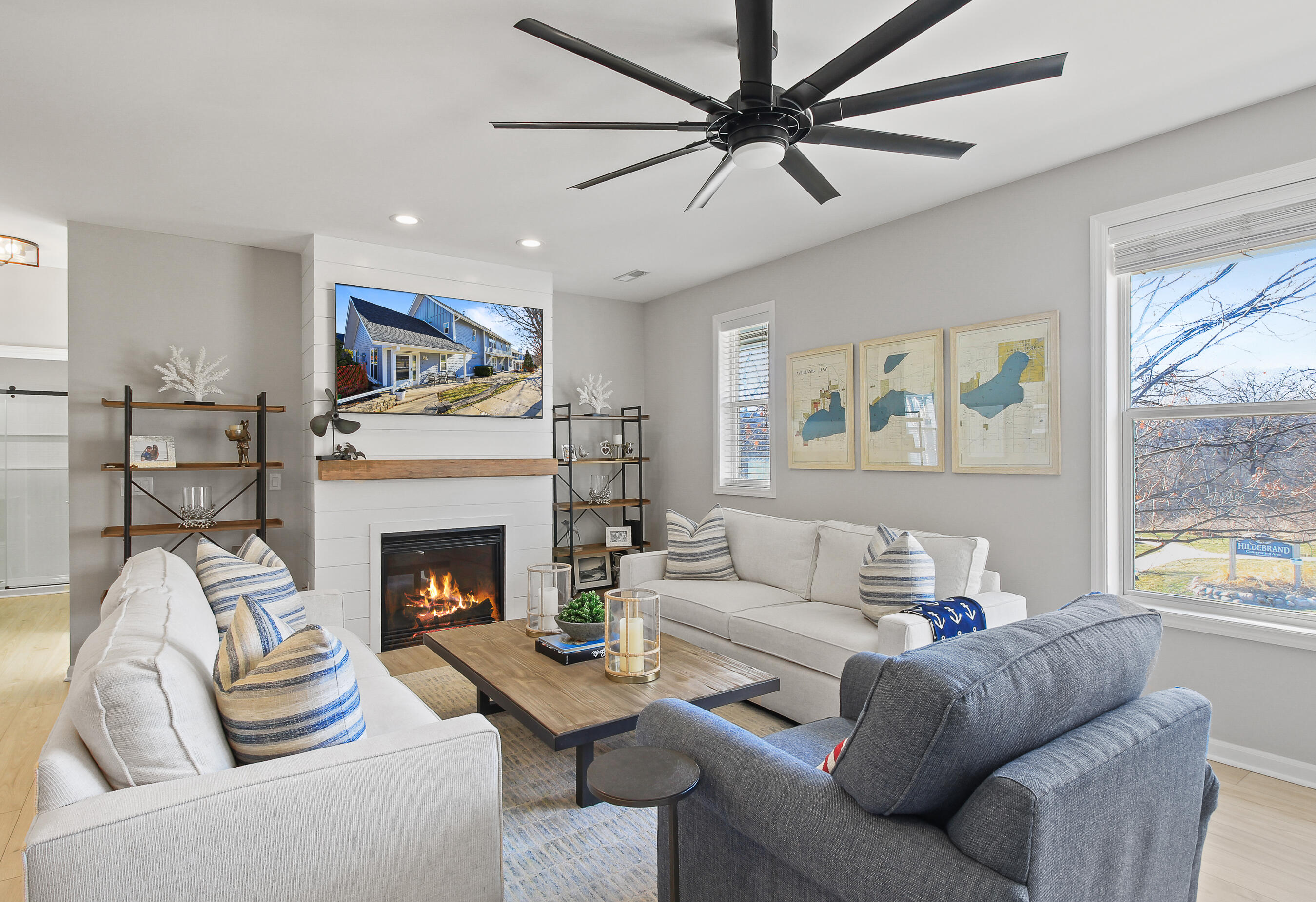 453 Mill Street, Unit 802 Fontana, WI 53125 - Photo 11 of 57 Living Room