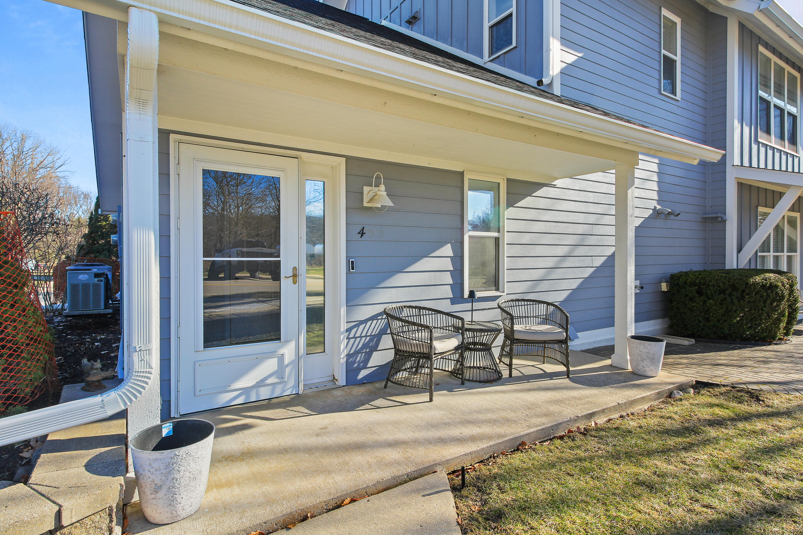 453 Mill Street, Unit 802 Fontana, WI 53125 - Photo 11 of 56 Covered Entry