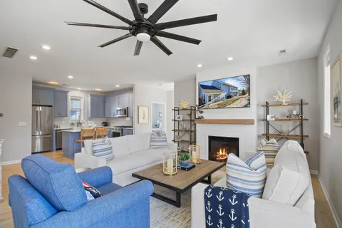 $699,900 | 453 Mill Street, Unit 802, Fontana, WI 53125