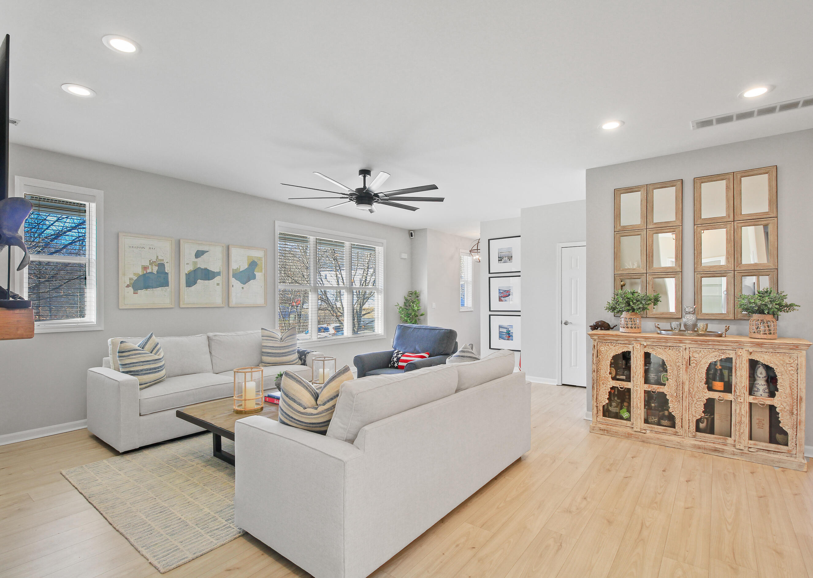 453 Mill Street, Unit 802 Fontana, WI 53125 - Photo 17 of 57 Living Room