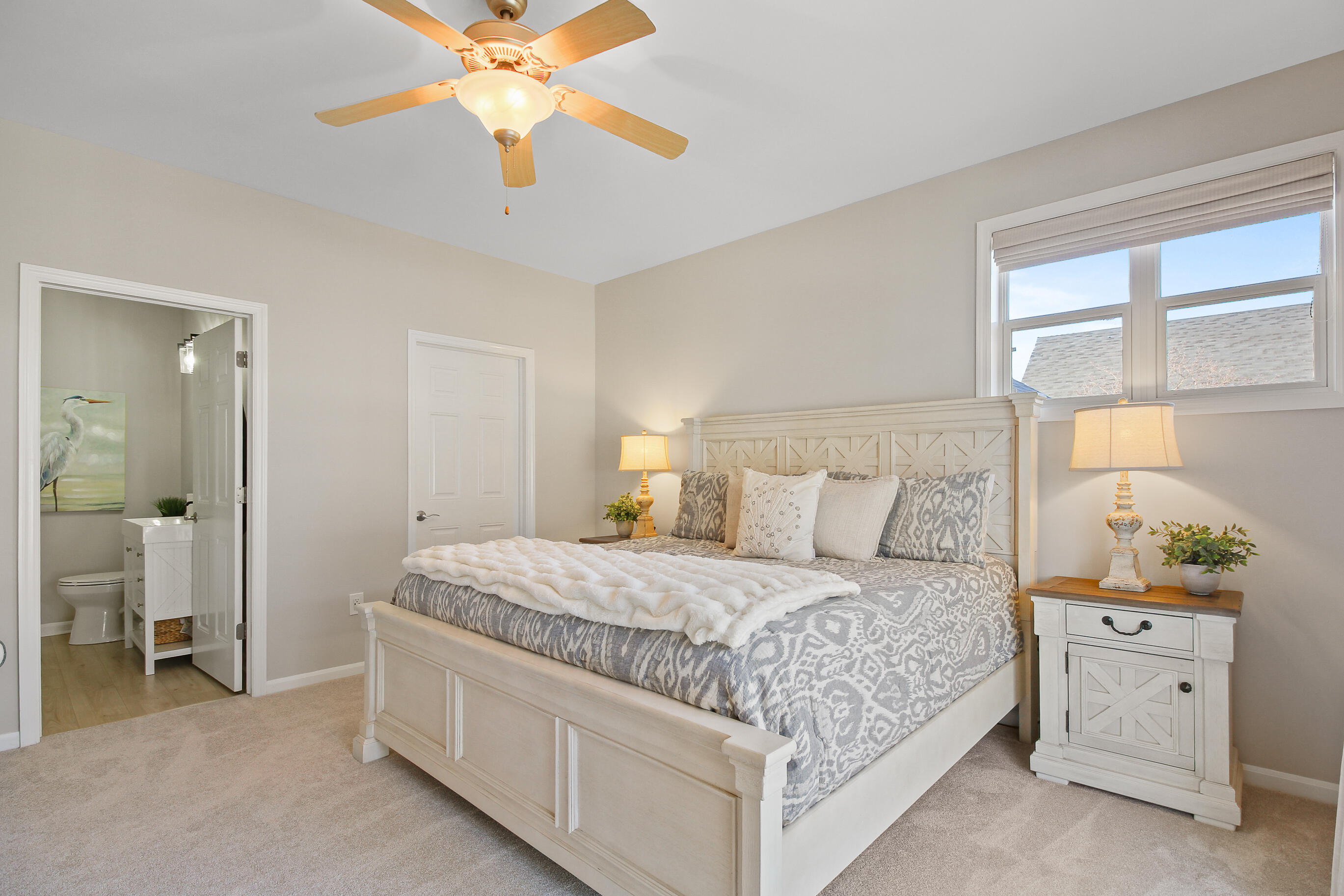 453 Mill Street, Unit 802 Fontana, WI 53125 - Photo 28 of 57 Primary Bedroom