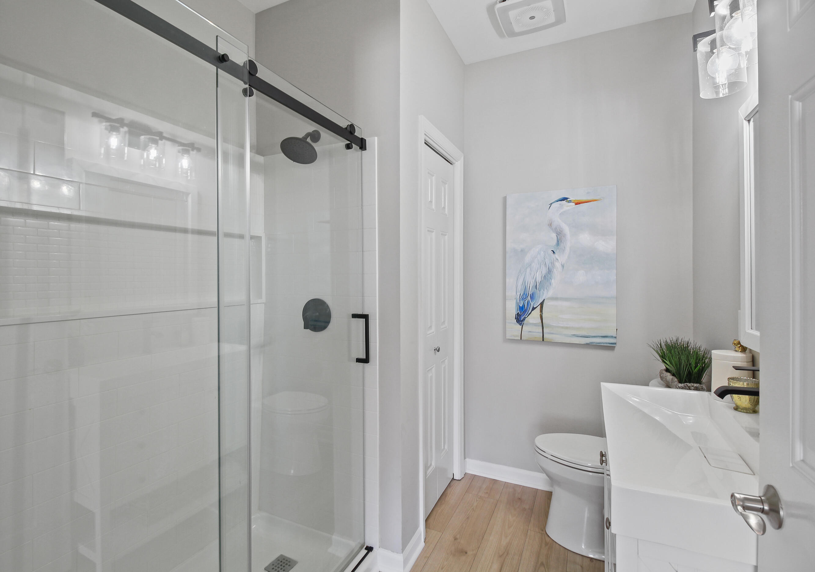 453 Mill Street, Unit 802 Fontana, WI 53125 - Photo 32 of 57 Primary Bath