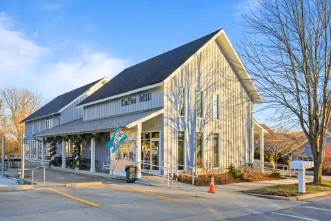 $699,900 | 453 Mill Street, Unit 802, Fontana, WI 53125