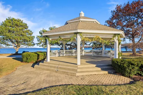 $699,900 | 453 Mill Street, Unit 802, Fontana, WI 53125