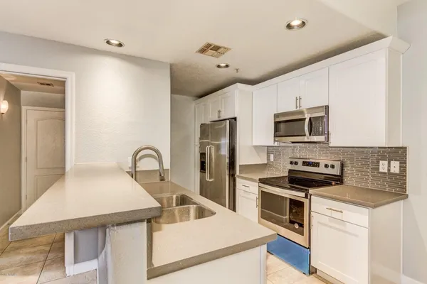 $1,595 | 500 North Gila Springs Boulevard, Unit 121, Chandler, AZ 85226