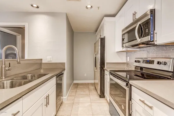 $1,595 | 500 North Gila Springs Boulevard, Unit 121, Chandler, AZ 85226