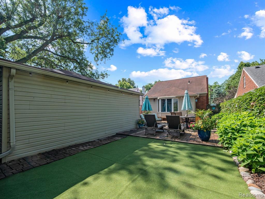 2064 Oxford Road Grosse Pointe Woods, MI 48236 - Photo 27 of 28