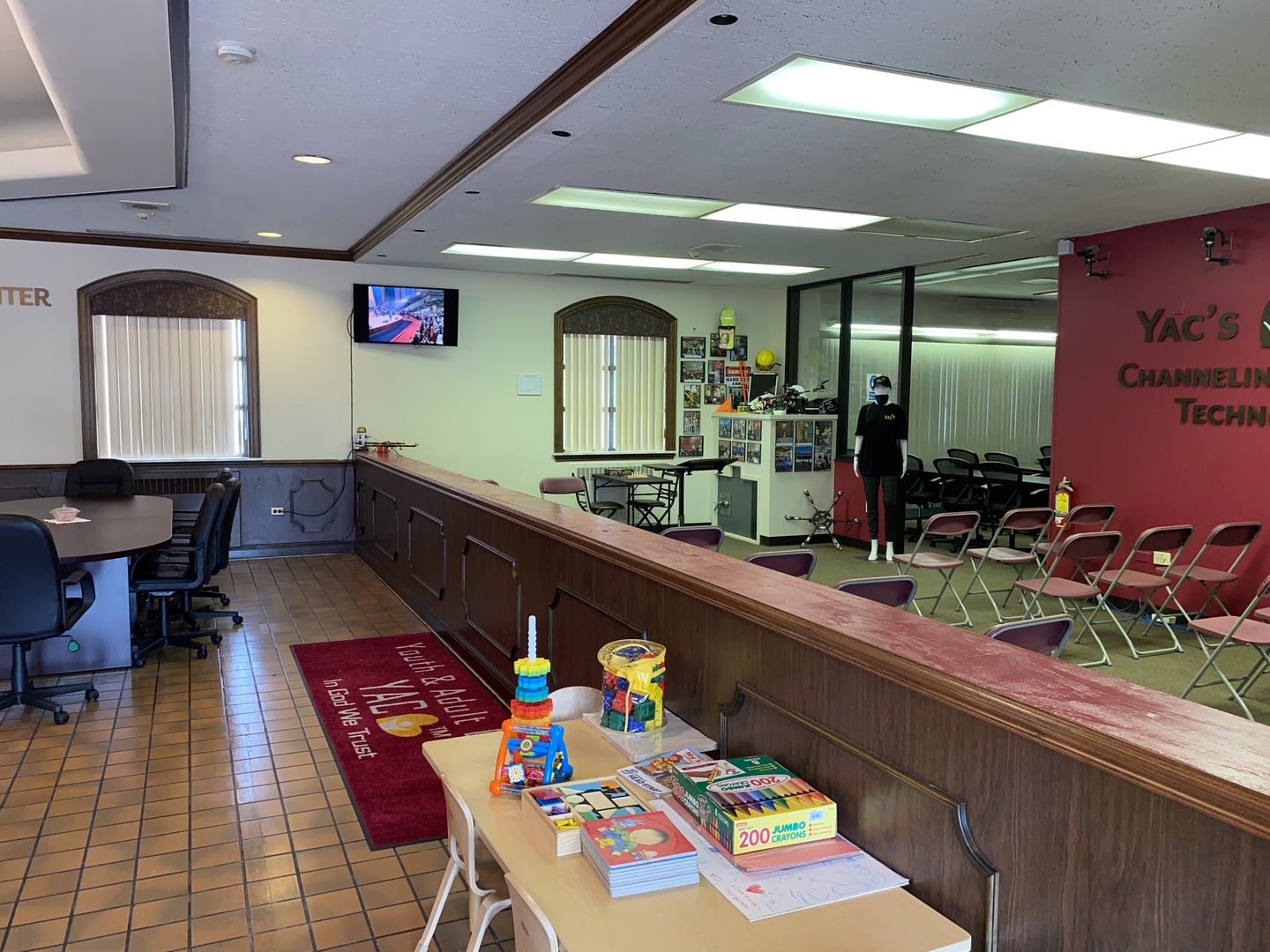 25 East 16th Street Chicago Heights, IL 60411 - Photo 4 of 13 a room with furniture and potted plants