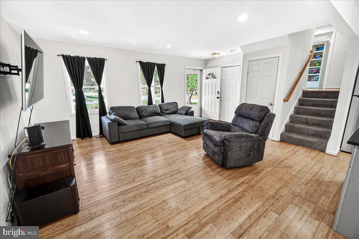 17628 Collier Circle Poolesville, MD 20837 - Photo 18 of 69 Main floor living room!