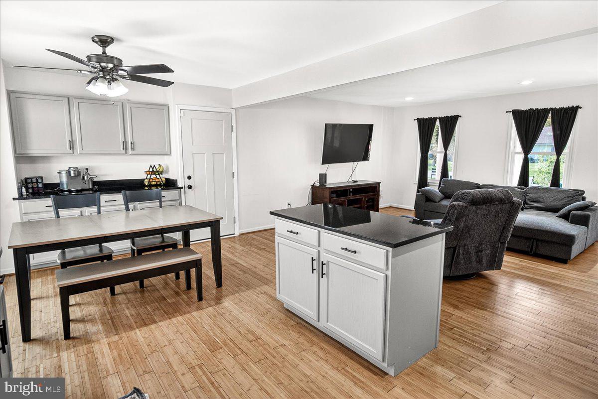 17628 Collier Circle Poolesville, MD 20837 - Photo 24 of 69 Room for the big dining room table